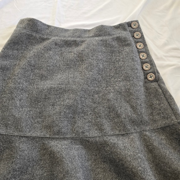 Maeve by Anthropologie Grey Flounce Hem Yukon Skirt Button Detail Size 12 - Picture 4 of 10